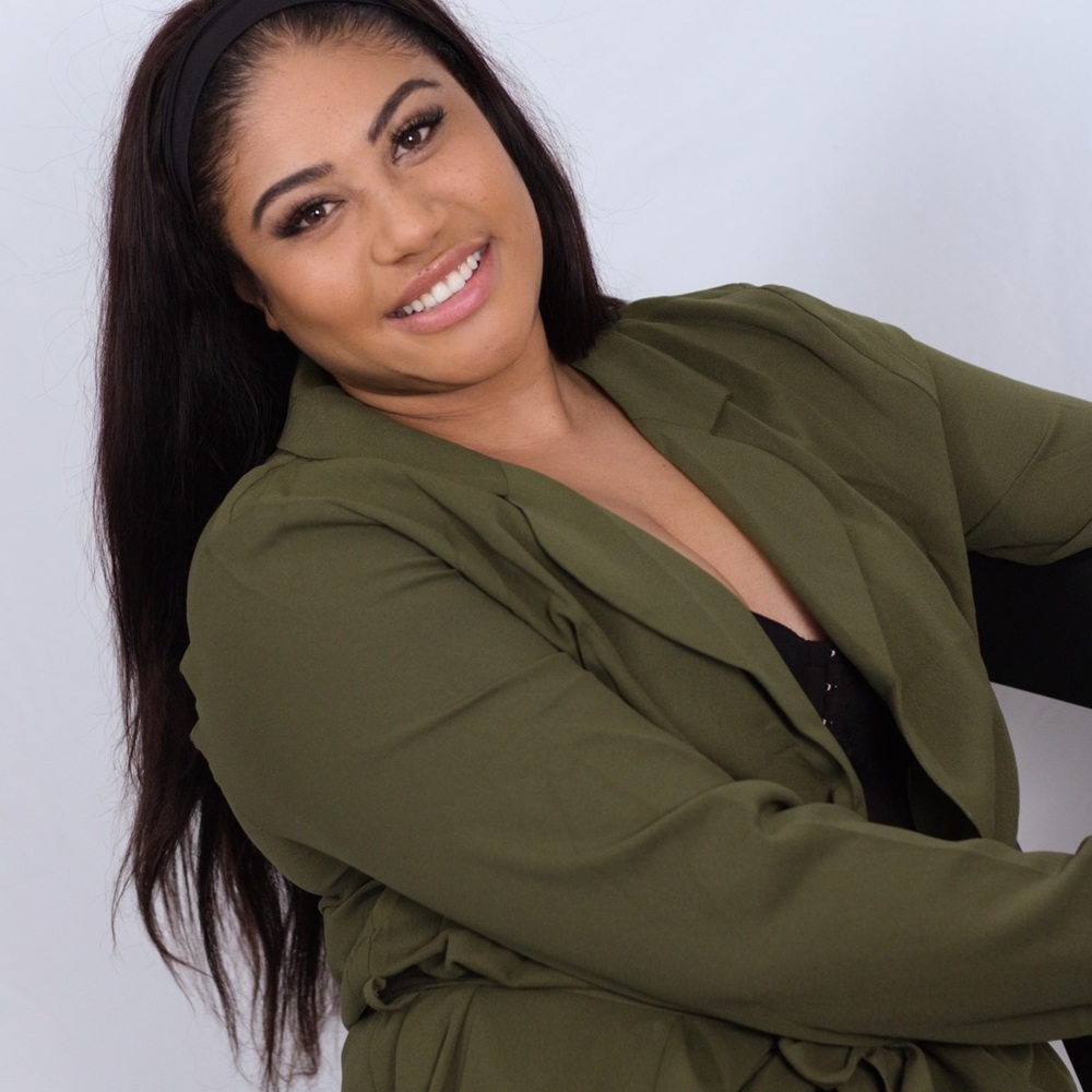 Meet your Posher, Dejah